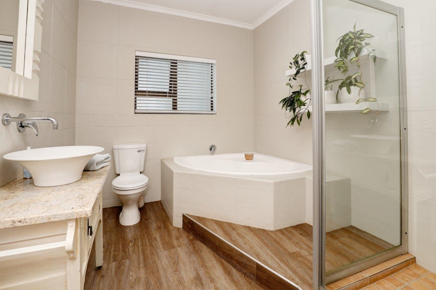 5 Bedroom Property for Sale in Van Riebeeckshof Western Cape